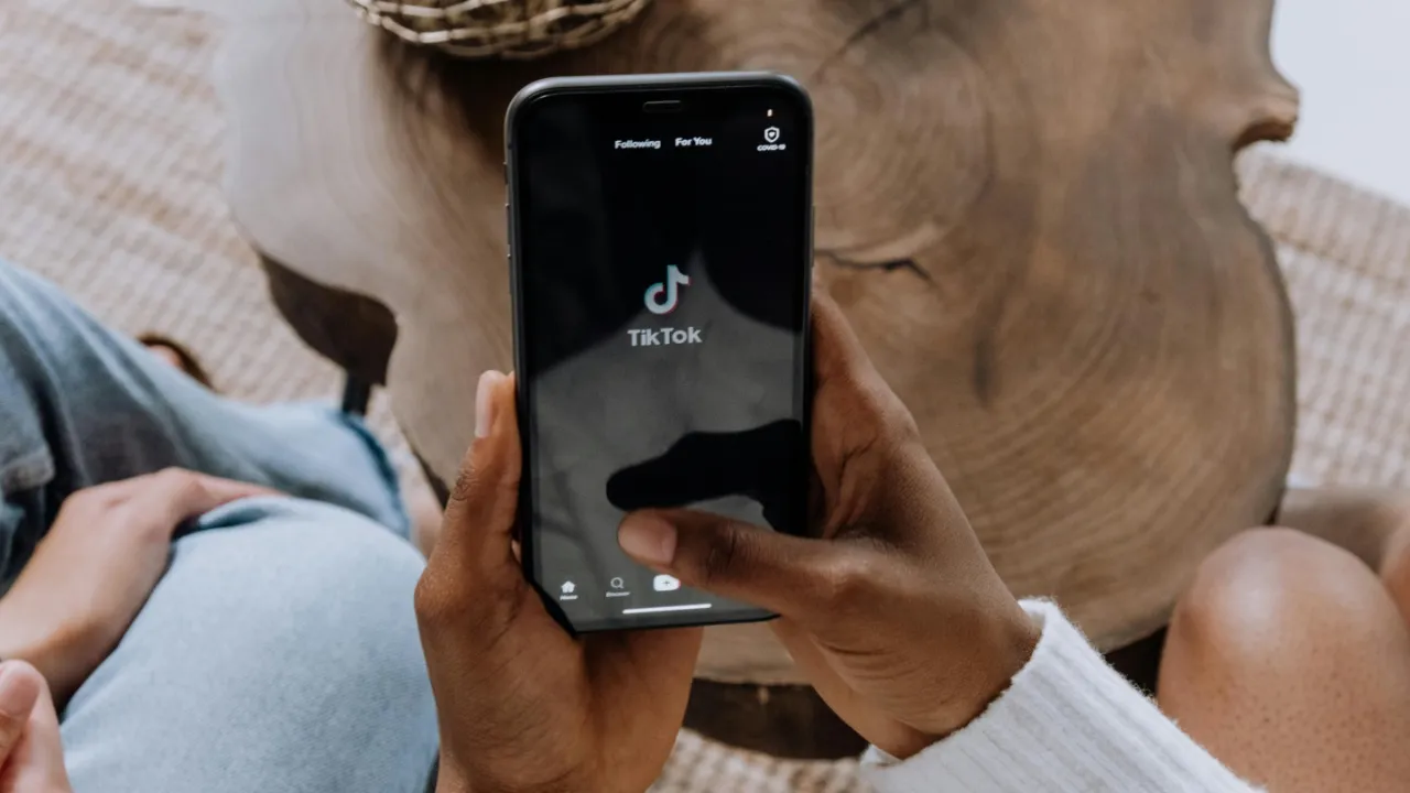 Users spend an average of 95 minutes on the app logging in 19 times per day