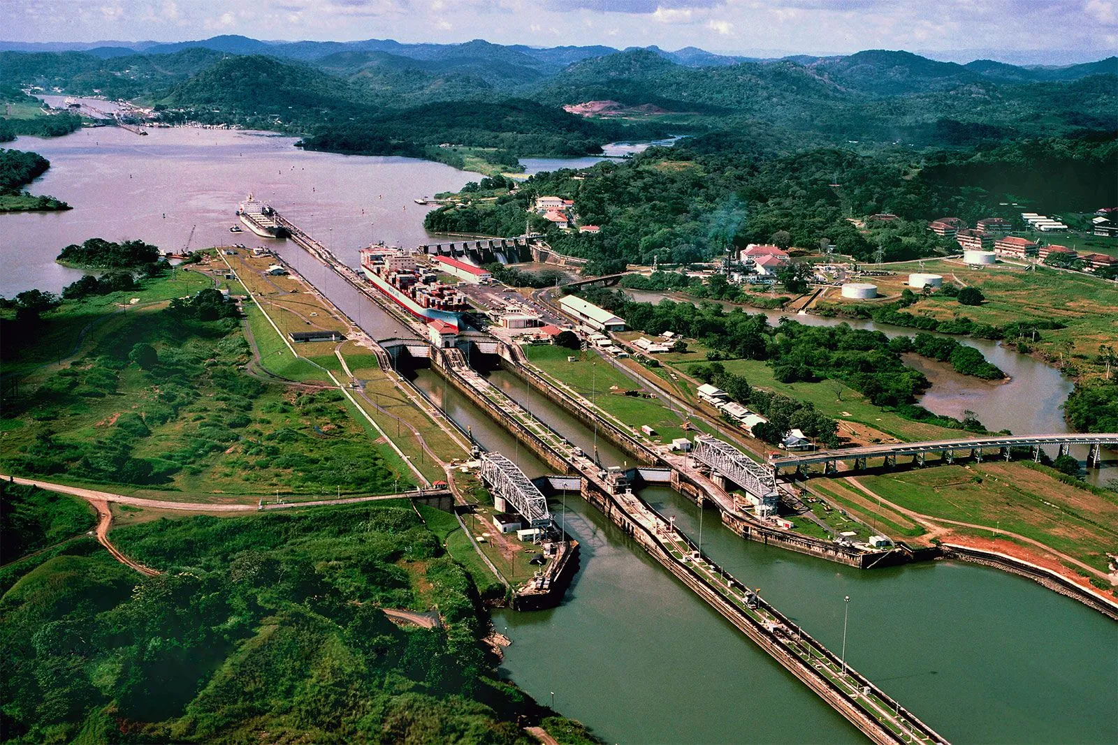 Panama Canal | Definition, History, Ownership, Treaty, Map, Locks, & Facts  | Britannica