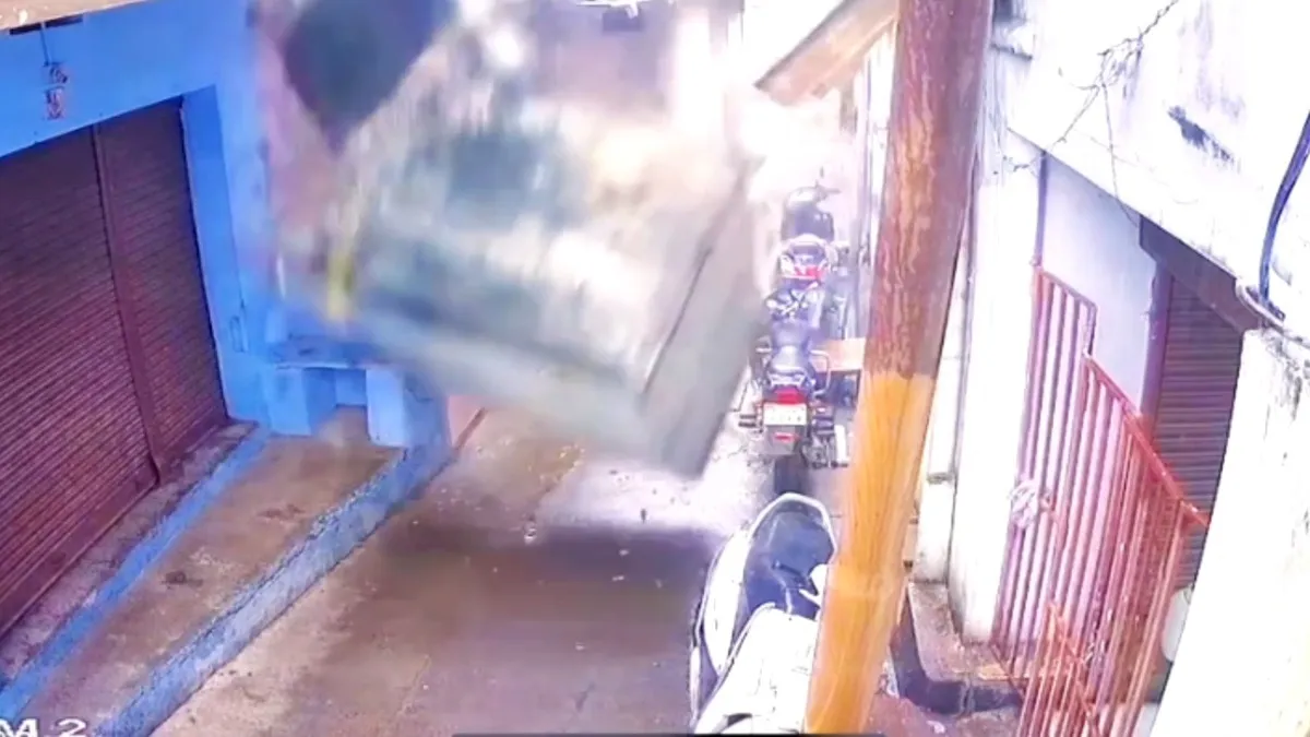 आरोप है कि होटल अवैध रूप से बना है. 