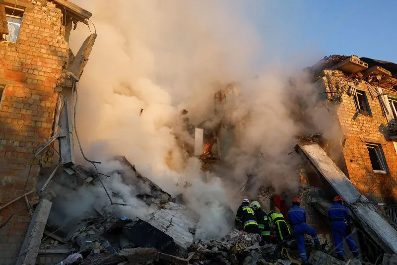 Rescuers work at the site of a building which was hit by a Russian missile and drone strike in Kyiv, Ukraine, on August 28.