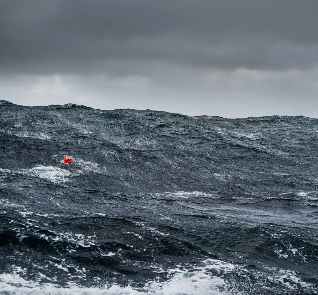 this buoy bobs on 20 feet/6m swells in the Bering sea waters of Alaska -  Photo by Corey Arnold : r/thalassophobia