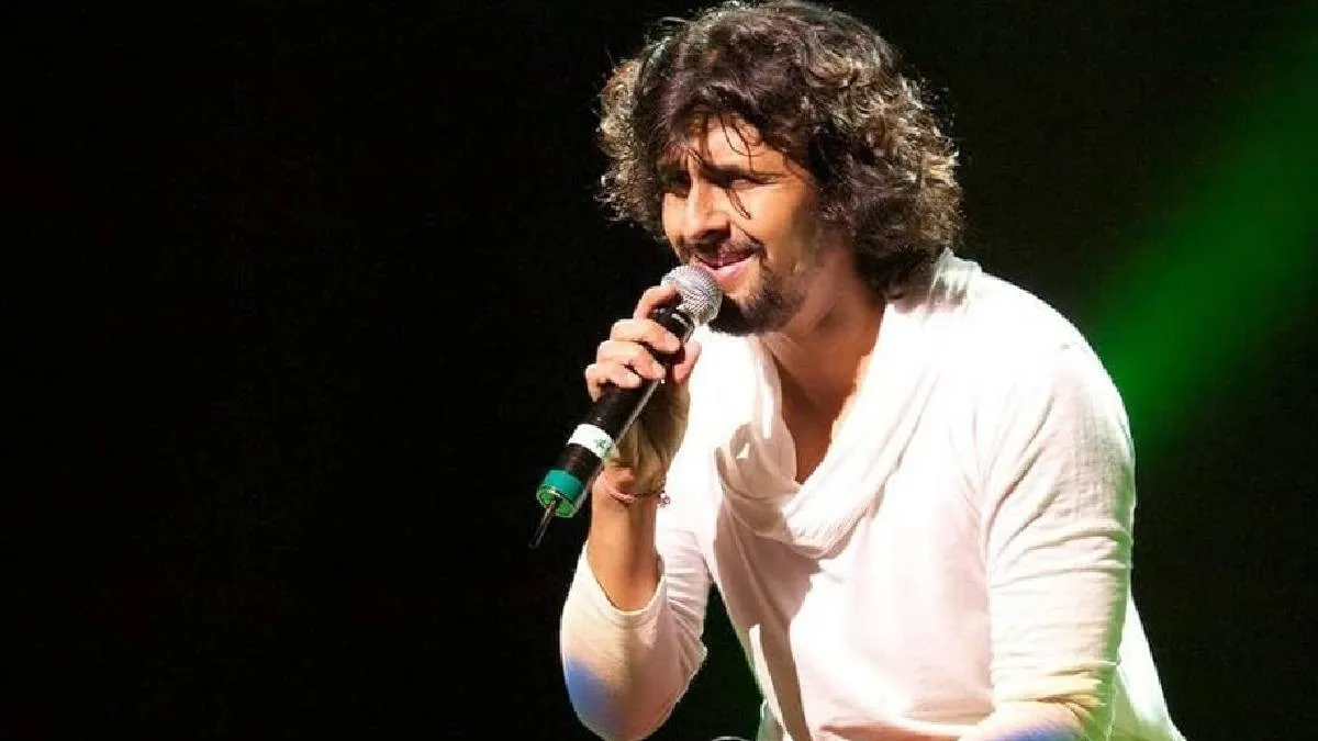 Sonu Nigam brings up Pahalgam during concert, feels threatened by Kannada  fan - India Today