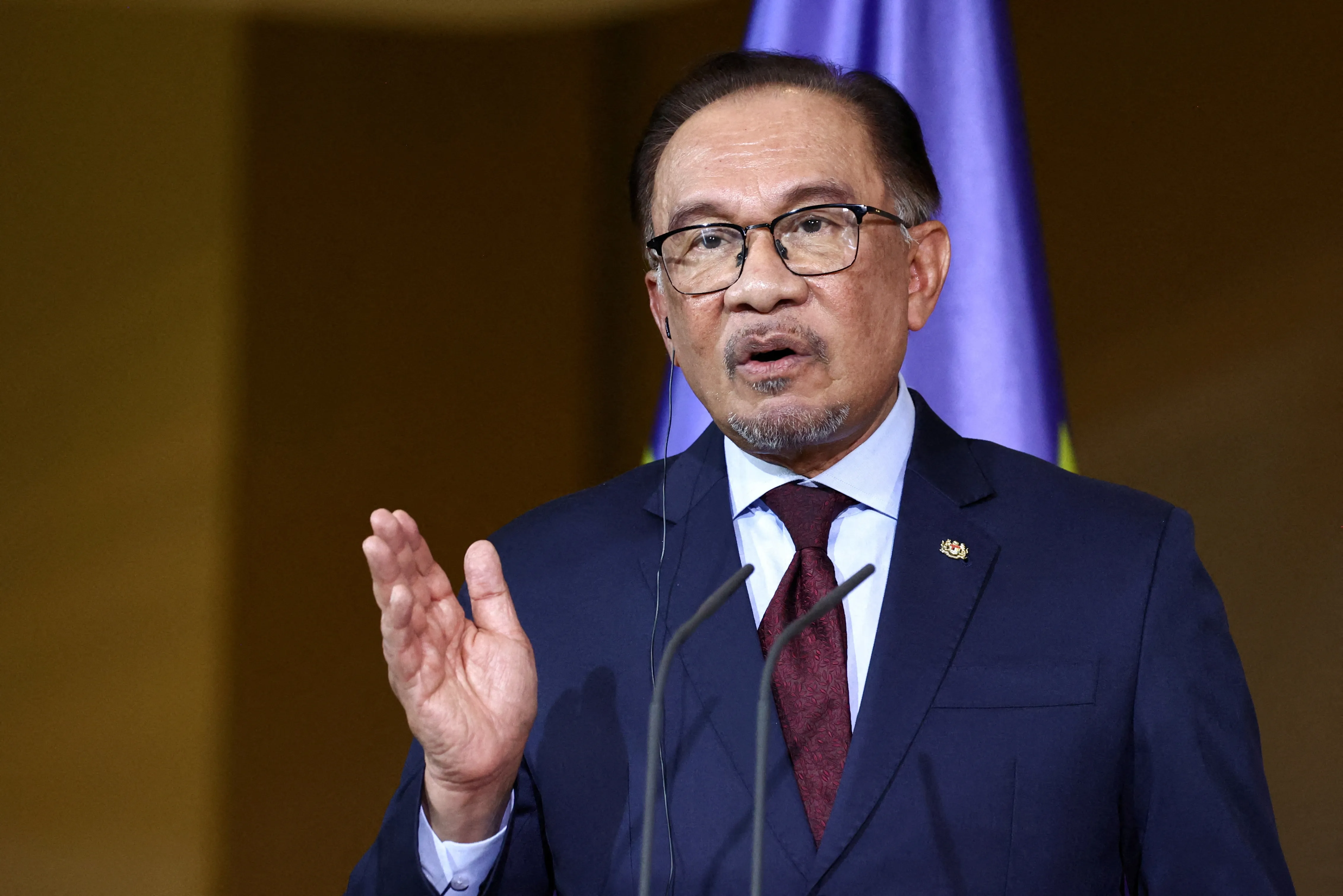 Malaysia PM Anwar Ibrahim to visit Bangladesh, focus on labour issues |  Reuters