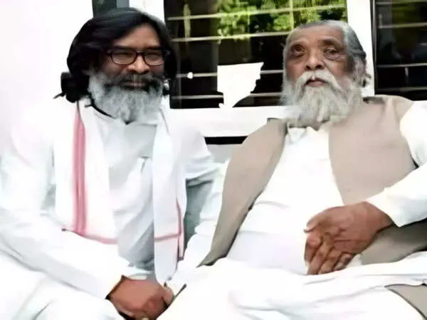 Former Jharkhand CM Shibu Soren critical, on ventilator: Sources - The  Economic Times