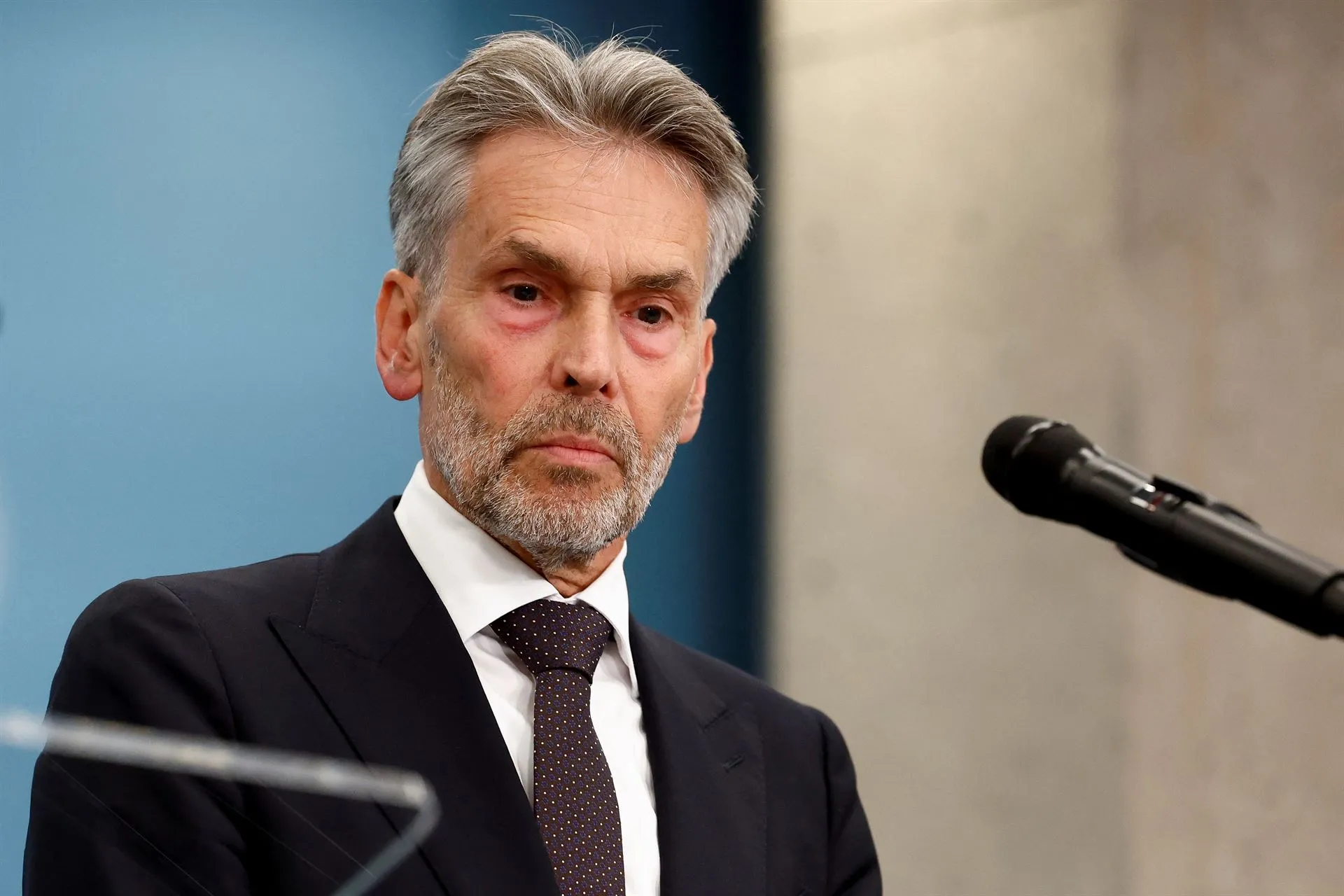 Dutch parties name top civil servant as new PM