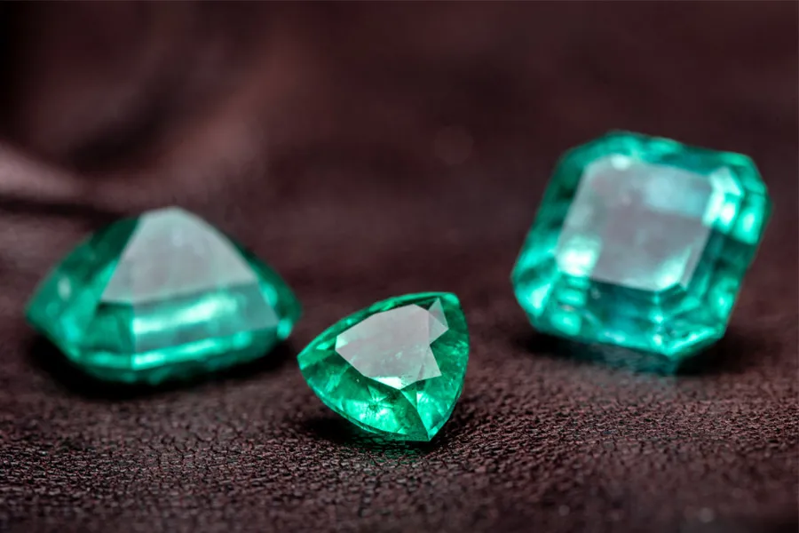 The Ultimate Guide to Emerald Gemstones | La Patiala