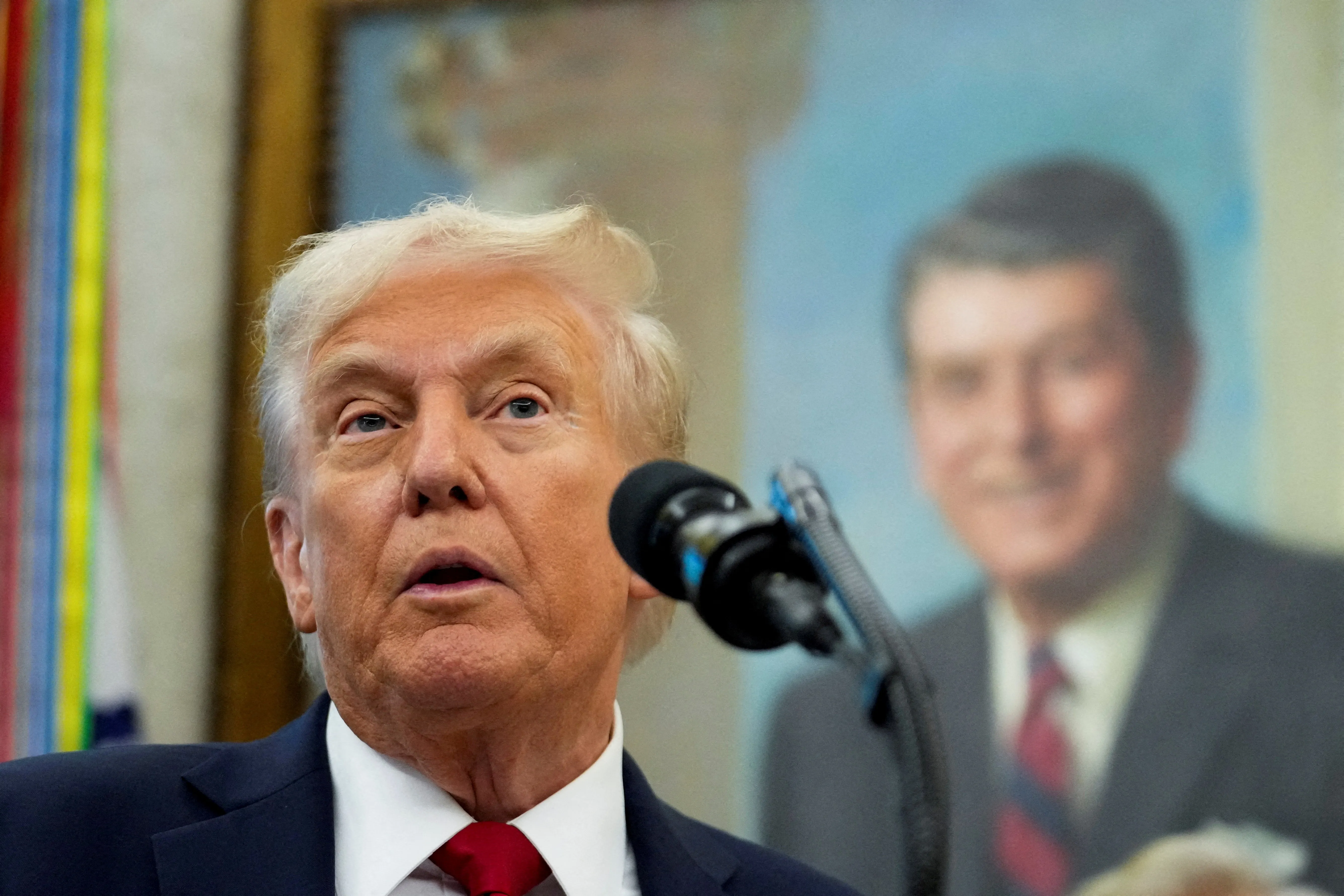  US President Donald Trump in the Oval Office of the White House in Washington, D.C., US, September 30, 2025. REUTERS/Ken Cedeno