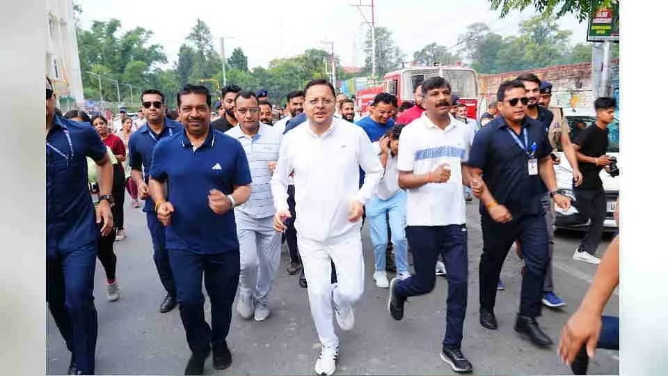 Dehradun News Cm Dhami Flagged Off Ahilya Smriti Marathon Also Ran With The  Youth - Amar Ujala Hindi News Live - Dehradun: सीएम धामी ने अहिल्या स्मृति  मैराथन को दिखाई हरी झंडी,