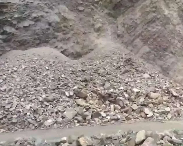 LIVE : रुद्रप्रयाग में बद्रीनाथ मार्ग पर भूस्खलन