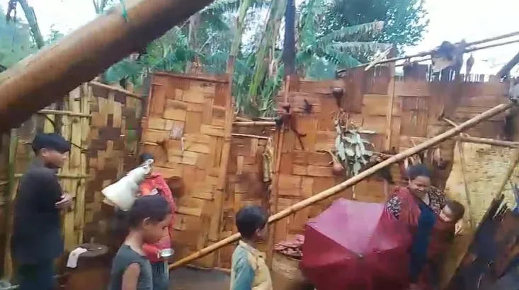 বৈঠালাংছ’ত ধুমুহাৰ তাণ্ডত সম্পূৰ্ণৰূপে ধ্বংস কেইবাটাও বাসগৃহ...