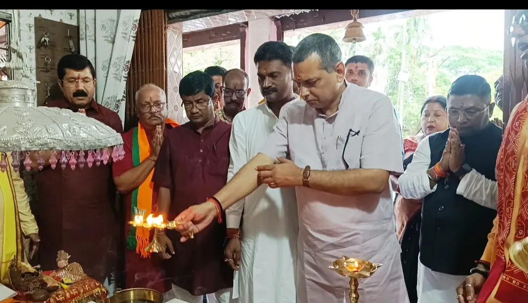 মন্দিৰত পূজা, অৰ্চনাৰে কাছাৰ বিজেপিয়ে আৰম্ভ কৰিলে পঞ্চায়ত নিৰ্বাচনৰ প্ৰচাৰ অভিযান