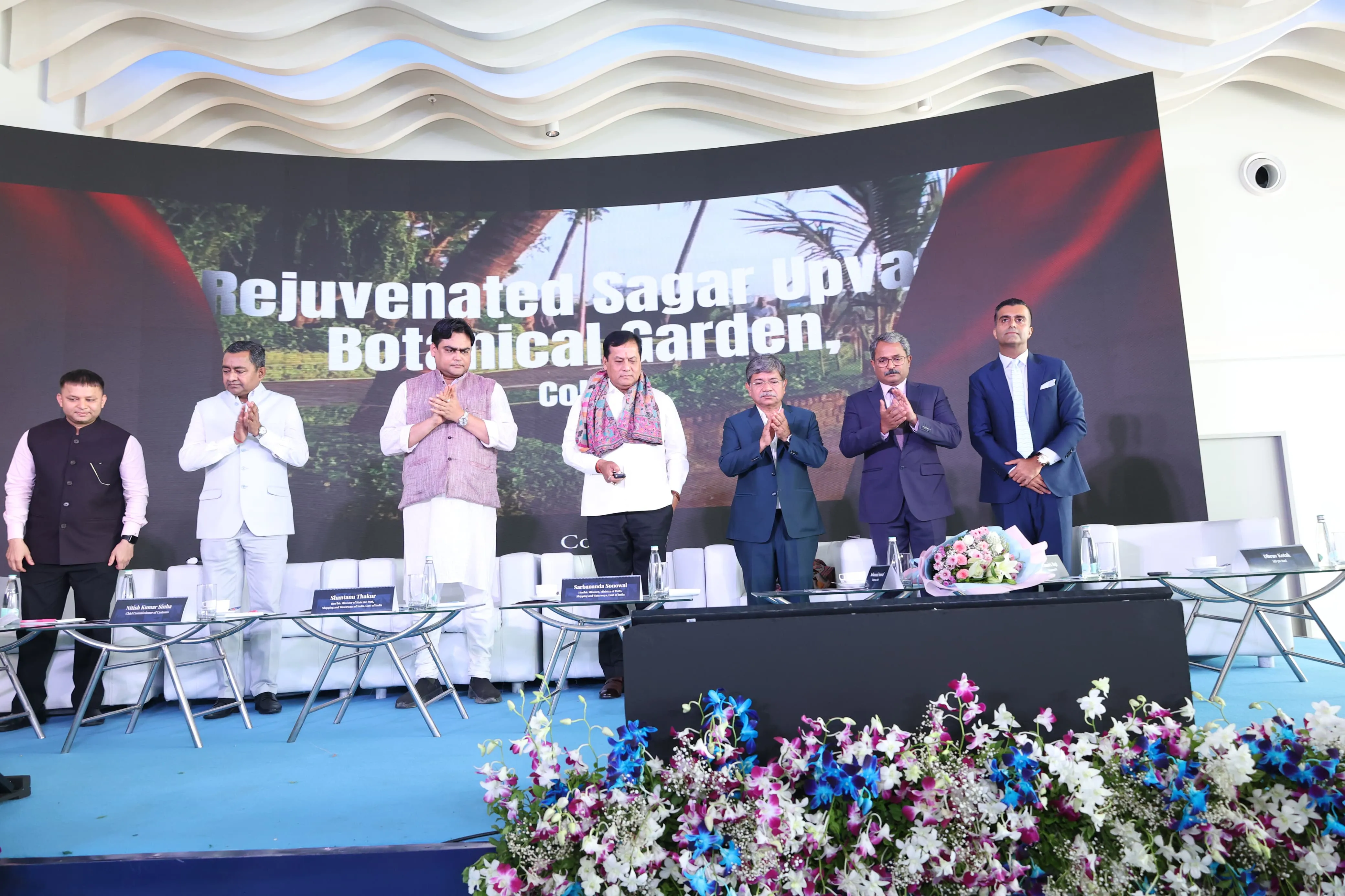  কেন্দ্ৰীয় বন্দৰ, জাহাজ পৰিবহণ আৰু জলপথ মন্ত্রী সর্বানন্দ সোণোৱালে আজি নিউ মুম্বাই ইন্টাৰনেশ্যনেল ক্রুজ টার্মিনেলৰ পৰা ক্রুজ কার্যকলাপৰ শুভাৰম্ভ কৰে। 