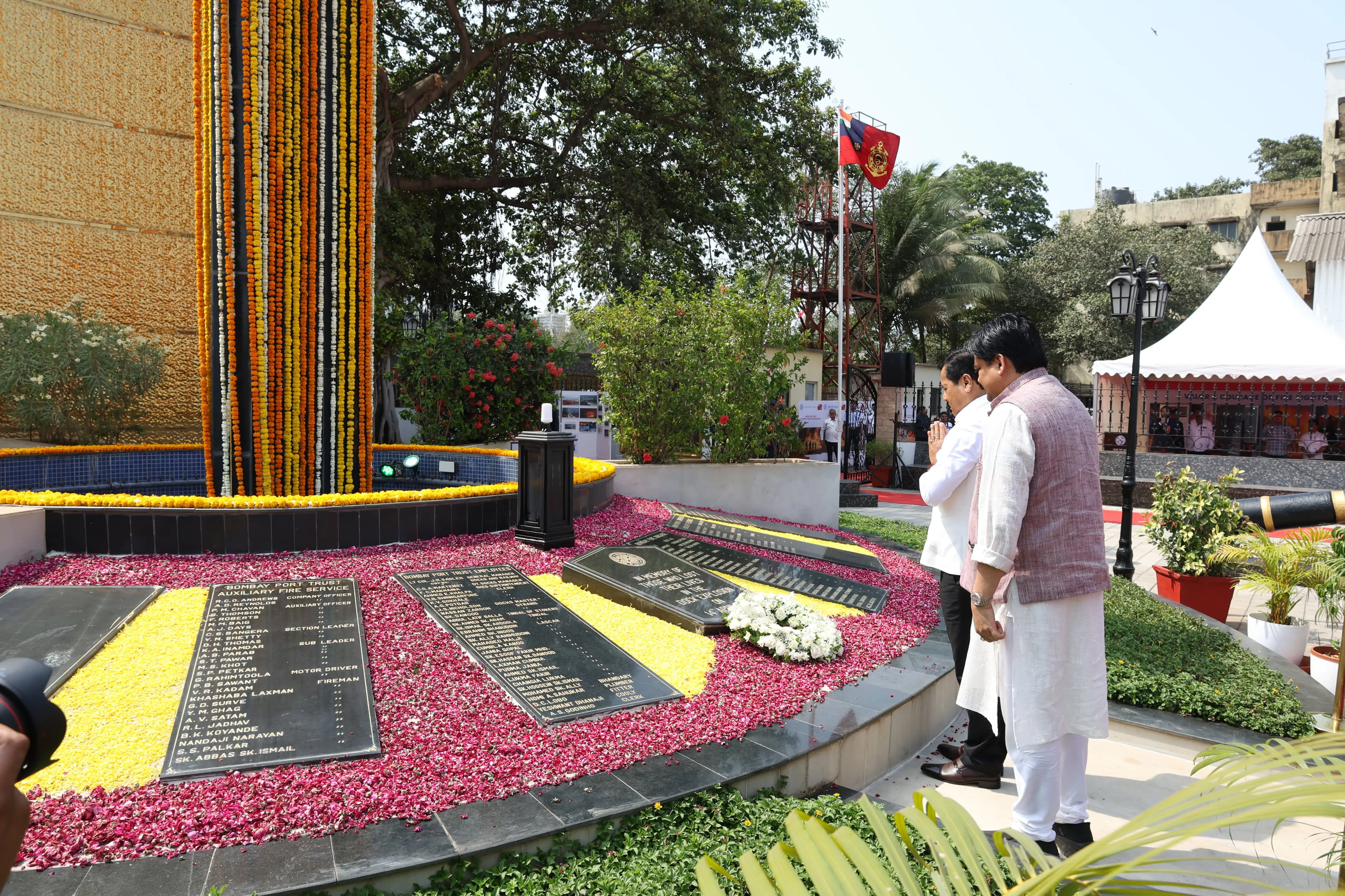  কেন্দ্ৰীয় বন্দৰ, জাহাজ পৰিবহণ আৰু জলপথ মন্ত্রী সর্বানন্দ সোণোৱালে আজি নিউ মুম্বাই ইন্টাৰনেশ্যনেল ক্রুজ টার্মিনেলৰ পৰা ক্রুজ কার্যকলাপৰ শুভাৰম্ভ কৰে। 