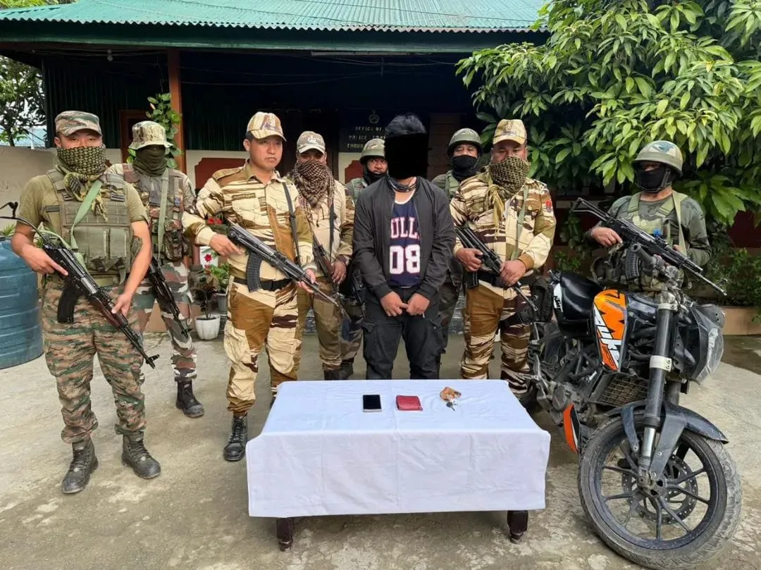 মণিপুৰত পৃথক পৃথক অভিযানত বুজণ পৰিমাণৰ অবৈধ মাৰণাস্ত্ৰ জব্দঃ তিনিজনক গ্ৰেপ্তাৰ 