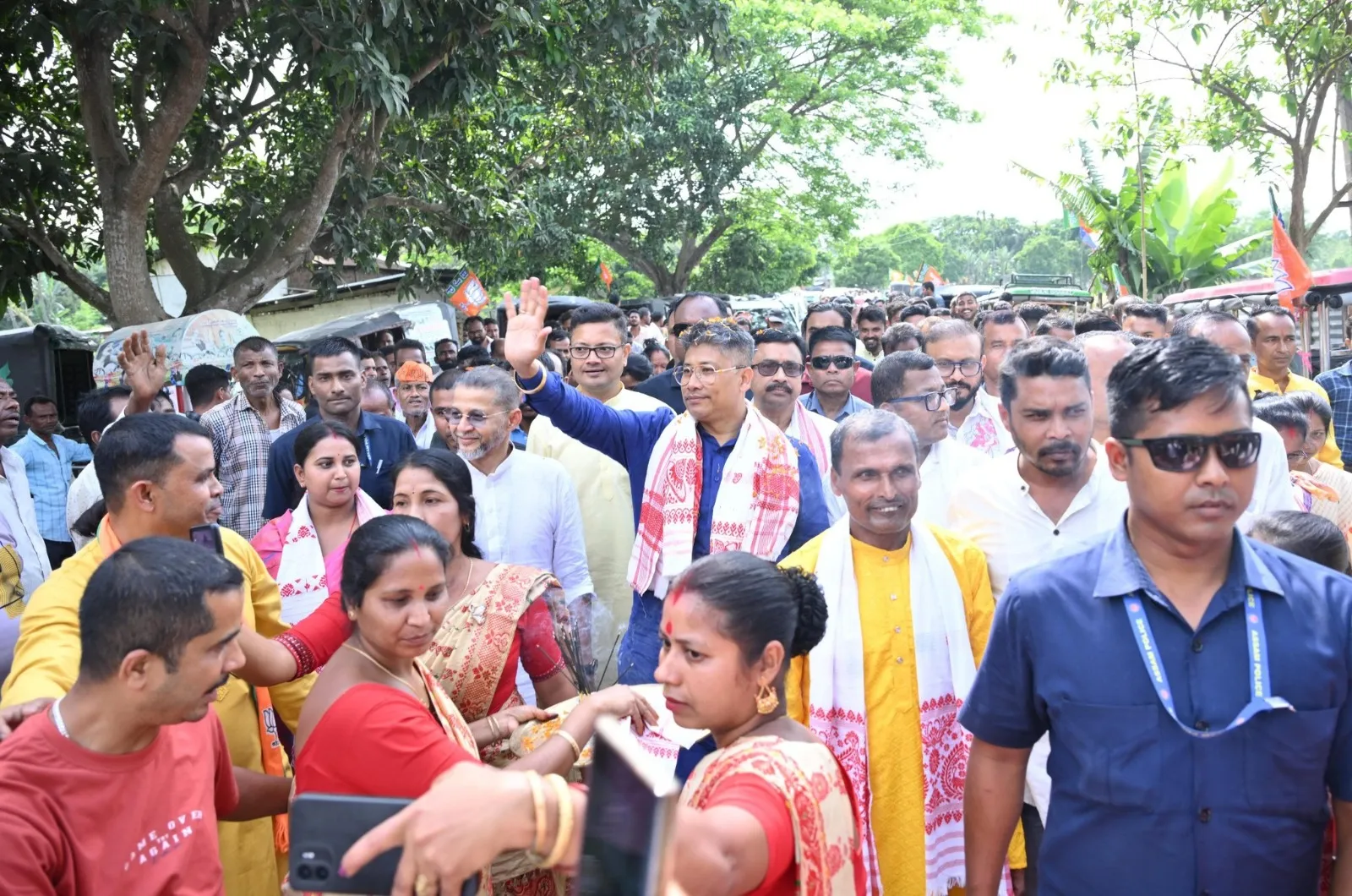 সমষ্টিয়ে সমষ্টিয়ে ইখনৰ পিছত সিখন নিৰ্বাচনী প্ৰচাৰ সভাত অংশগ্ৰহণ মন্ত্ৰী পীযুষ হাজৰীকাৰ