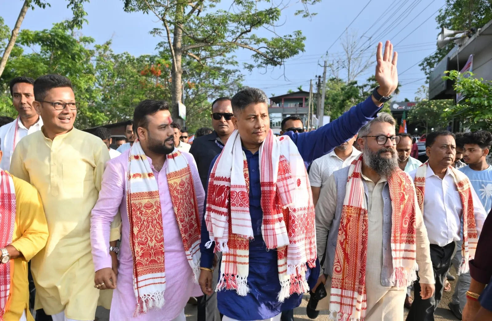 সমষ্টিয়ে সমষ্টিয়ে ইখনৰ পিছত সিখন নিৰ্বাচনী প্ৰচাৰ সভাত অংশগ্ৰহণ মন্ত্ৰী পীযুষ হাজৰীকাৰ