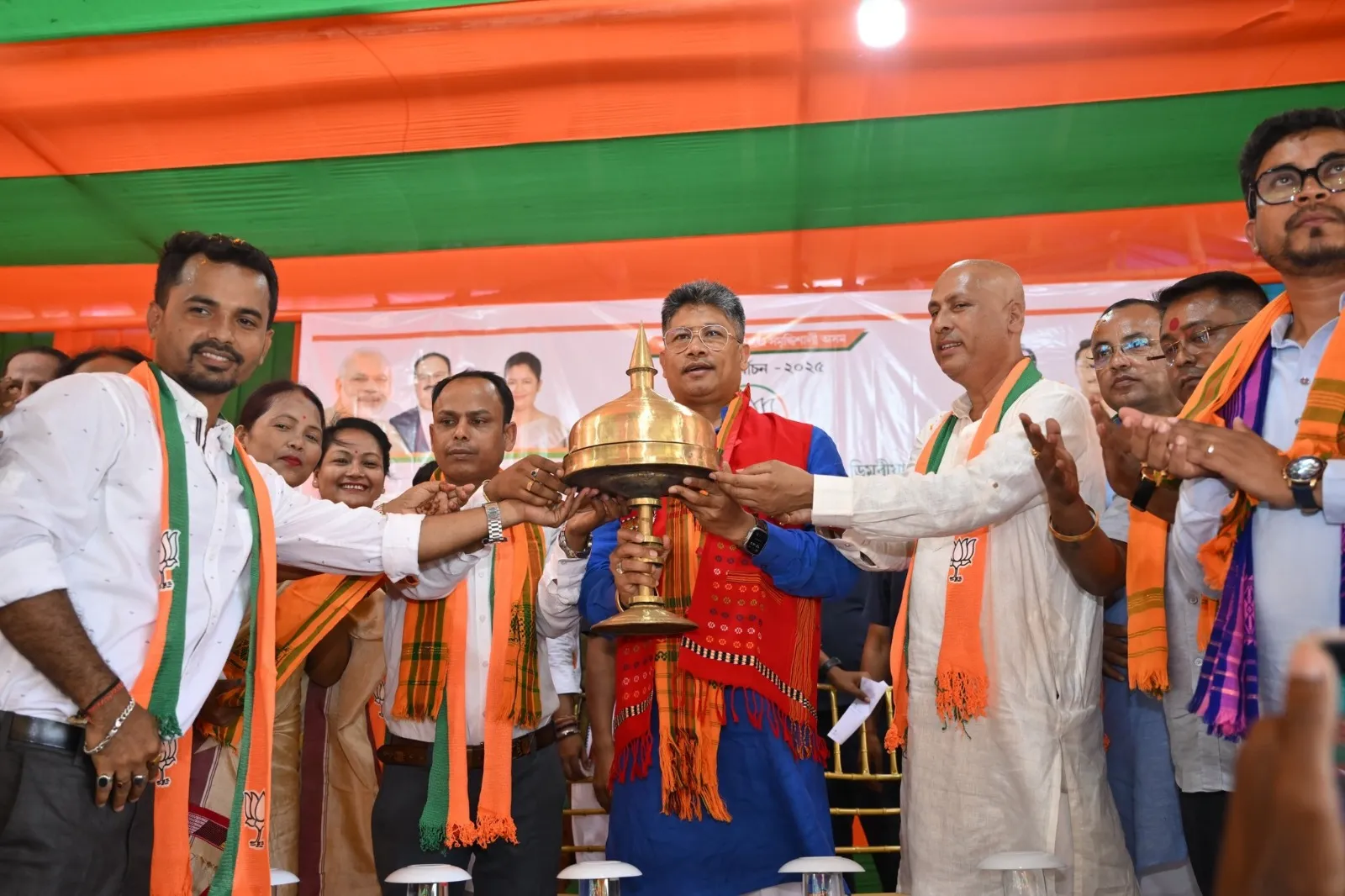 সোণাপুৰ আৰু দুৰুঙত 'বিজয় সংকল্প সমাৱেশ'ত মন্ত্ৰী পীযুষ হাজৰীকাৰ অংশগ্ৰহণ