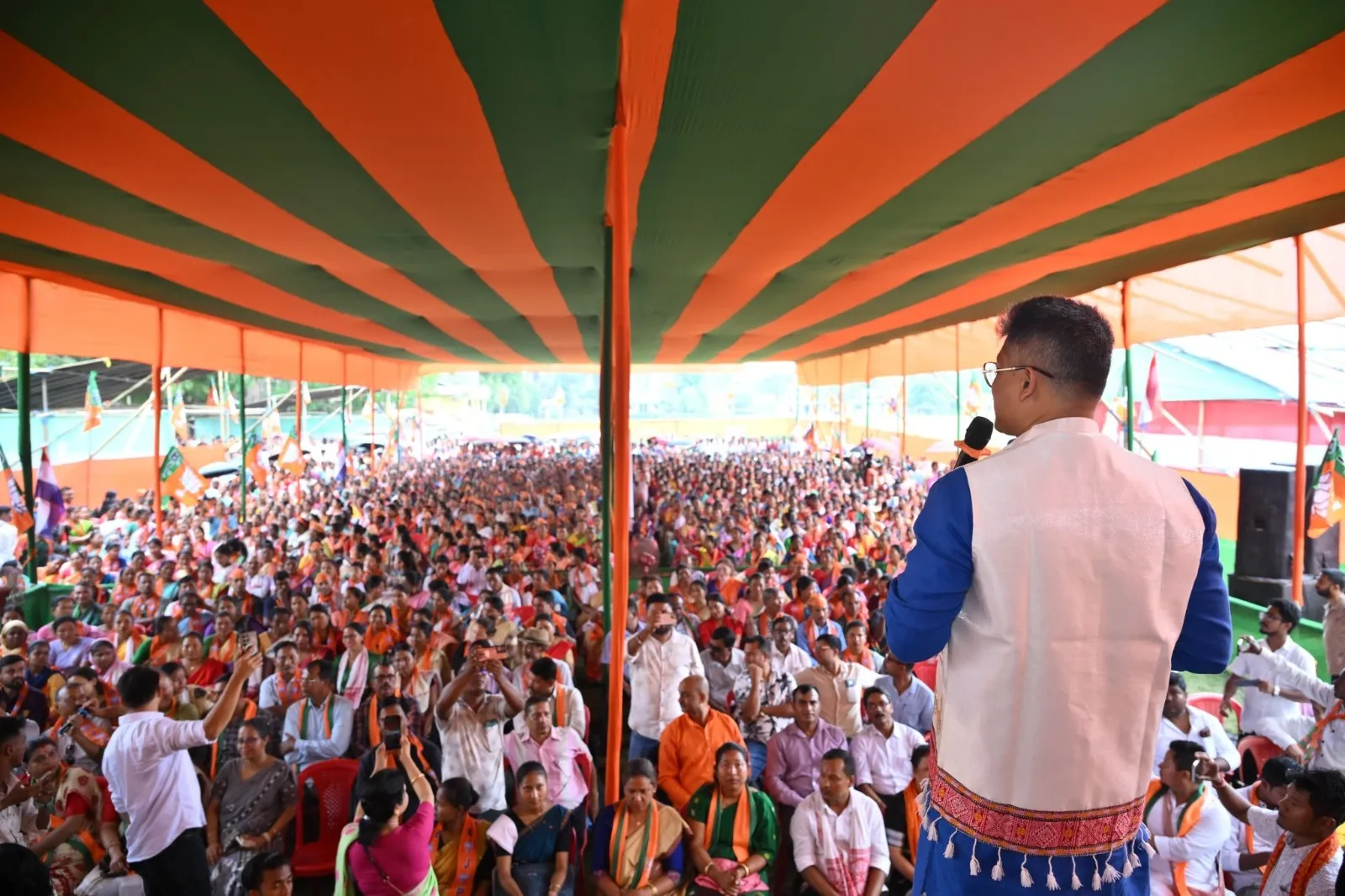 সোণাপুৰ আৰু দুৰুঙত 'বিজয় সংকল্প সমাৱেশ'ত মন্ত্ৰী পীযুষ হাজৰীকাৰ অংশগ্ৰহণ