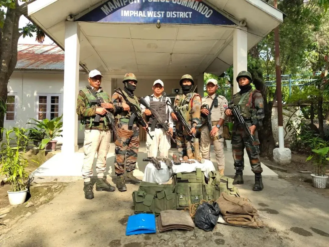 অশান্ত মণিপুৰত ১২ উগ্ৰপন্থীসহ বুজণ পৰিমাণৰ অত্যাধুনিক অবৈধ মাৰণাস্ত্ৰ জব্দ...
