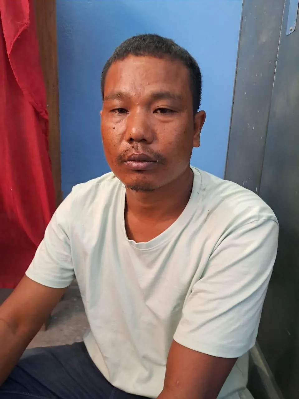 হাতী দাঁতৰ সৈতে চাৰি চোৰাং চিকাৰিক গ্ৰেপ্তাৰ চিৰাং আৰক্ষীৰ....