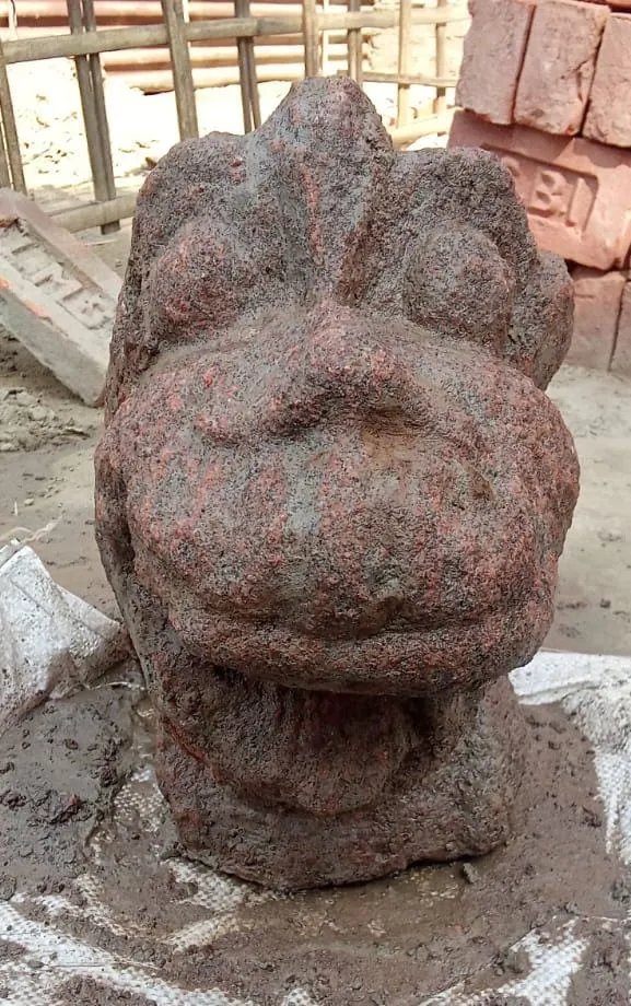 অষ্টম শতিকাৰ শিলামূৰ্তি দুমাহে পৰিত্যক্ত আৰক্ষী চকীত