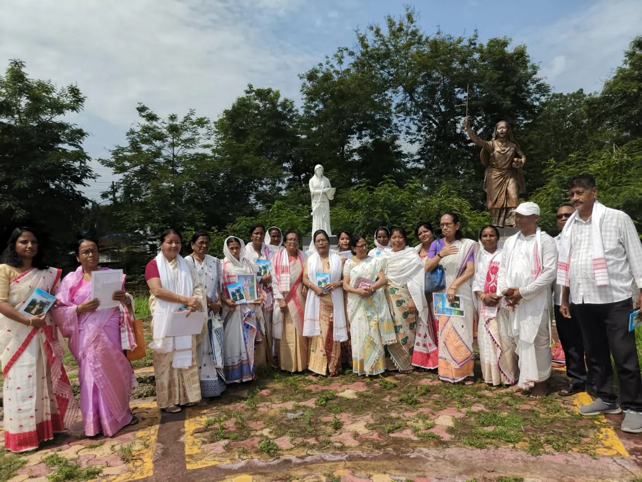 প্ৰতিমূৰ্তিৰ তলত ‘সতী ৰাধিকা আই আৰু সংস্কাৰ’ নামৰ গ্ৰন্থ উন্মোচন