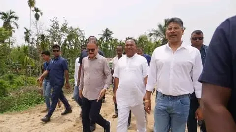 কামপুৰৰ বানখহনীয়া এলেকা আৰু নৱ নিৰ্মিত মথাউৰি পৰিদৰ্ষন মন্ত্ৰী পীযুষ হাজৰিকাৰ...