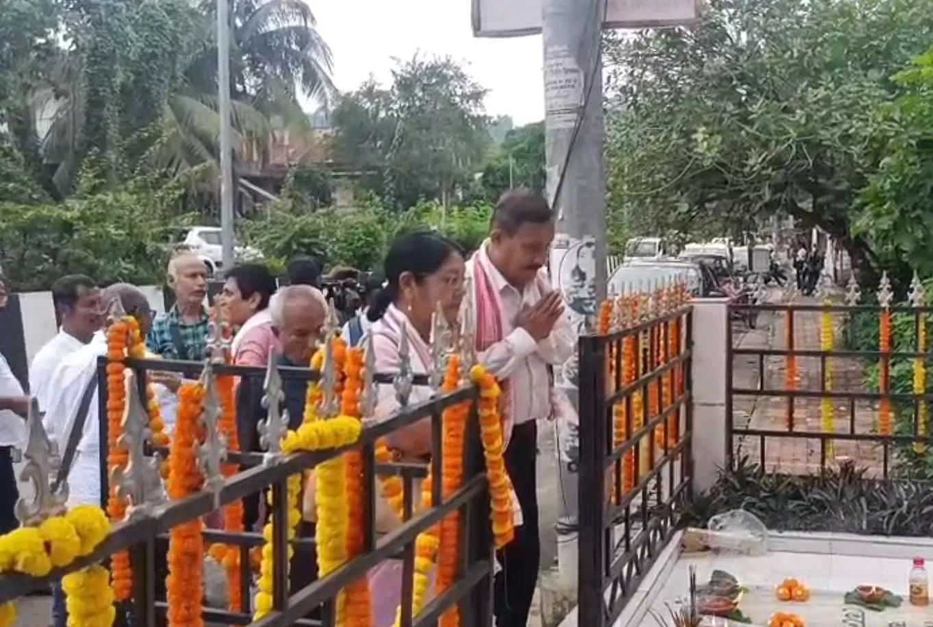 ৰাজগড়ৰ পৰাগ দাসৰ প্ৰতিমূৰ্তিৰ সন্মুখত শ্ৰদ্ধাঞ্জলি অনুষ্ঠানঃ আত্মীয়, সংগ্ৰামী সতীৰ্থৰ অংশগ্ৰহণ...