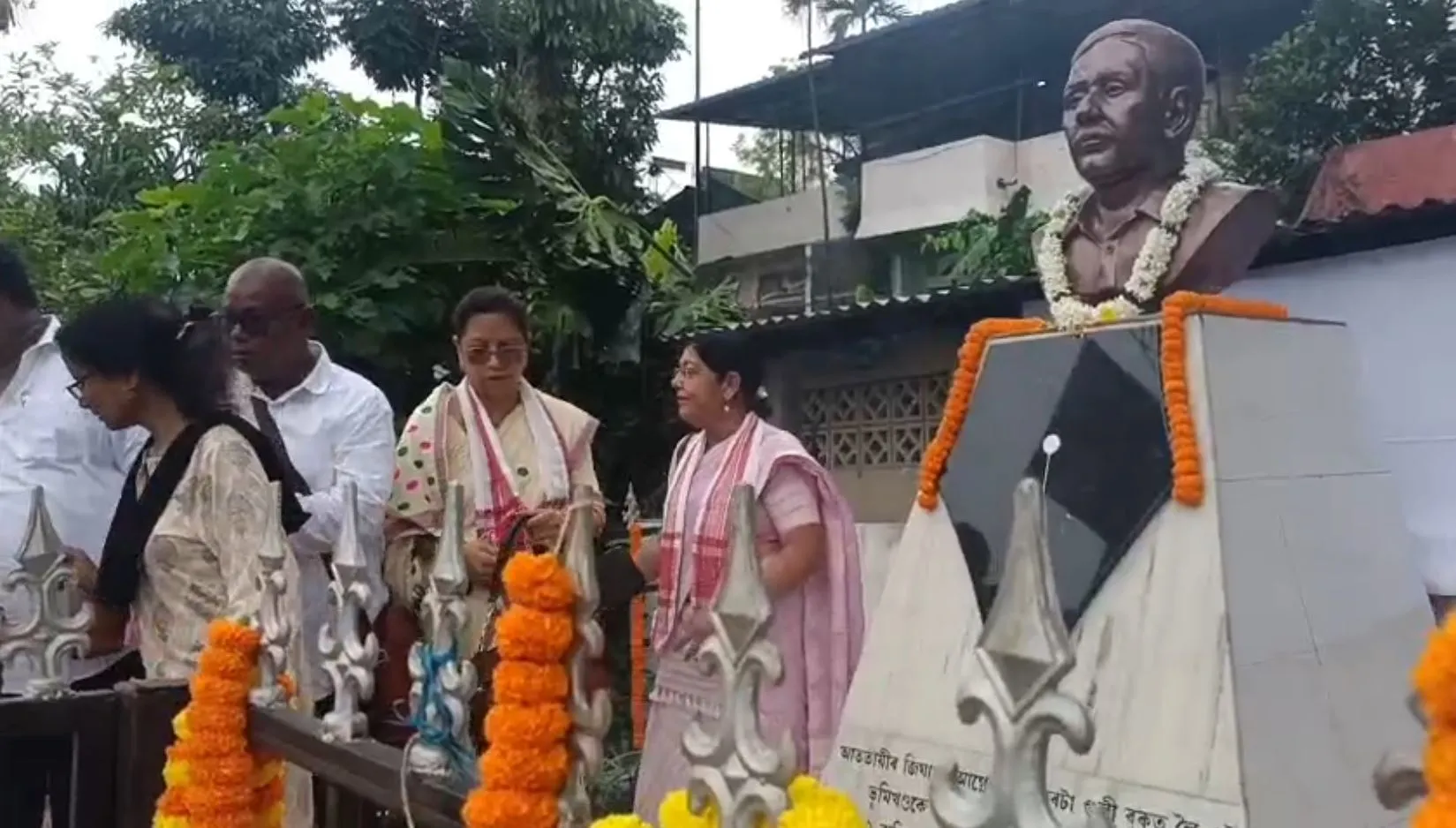 ৰাজগড়ৰ পৰাগ দাসৰ প্ৰতিমূৰ্তিৰ সন্মুখত শ্ৰদ্ধাঞ্জলি অনুষ্ঠানঃ আত্মীয়, সংগ্ৰামী সতীৰ্থৰ অংশগ্ৰহণ...