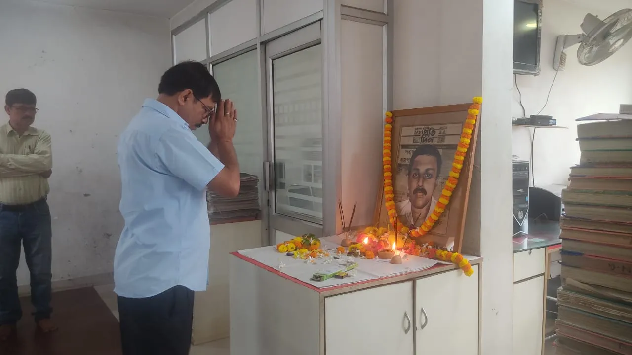 অসমীয়া প্ৰতিদিনৰ কাৰ্যালয়ত ছহিদ সাংবাদিক পৰাগ কুমাৰ দাসক স্মৰণ...