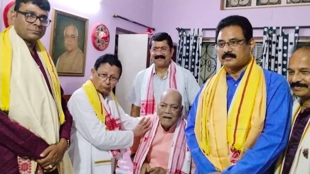 কবীন্দ্ৰ পুৰকায়স্থক অসম সাহিত্য সভাৰ  বৰাক প্ৰহৰী উপাধি প্ৰদান...
