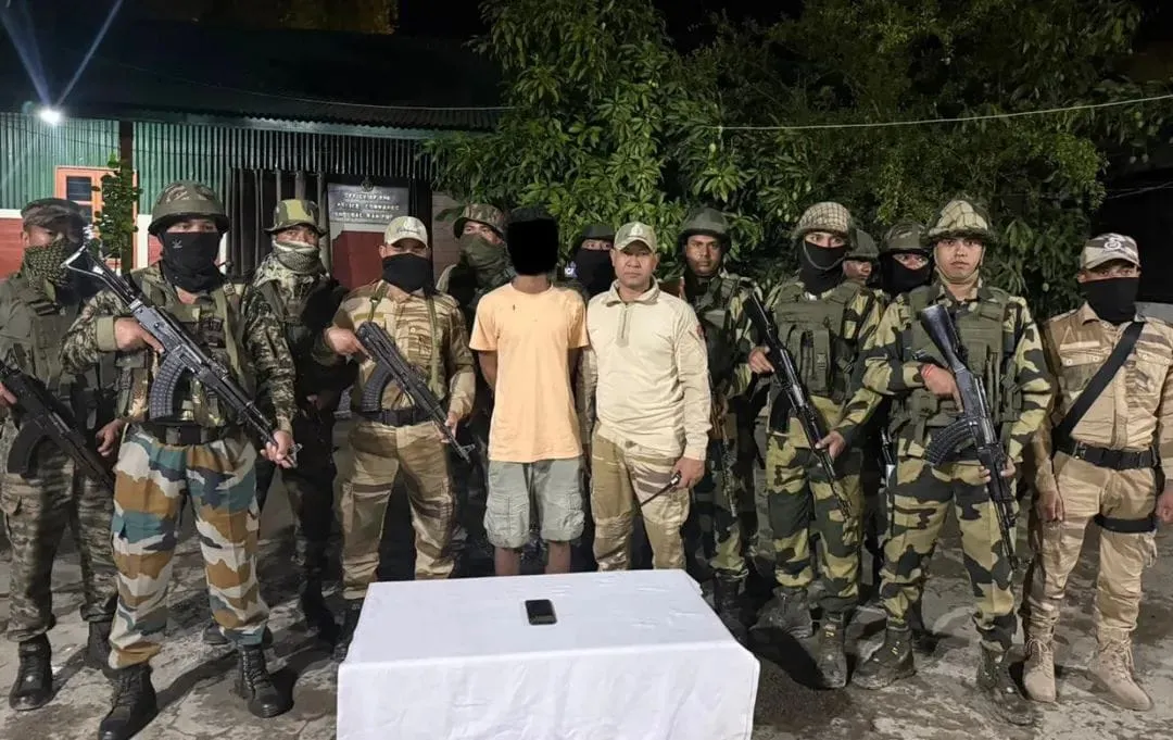 পৃথক অভিযানত অত্যাধুনিক মাৰণাস্ত্ৰসহ ৬ উগ্ৰপন্থীক আটক...