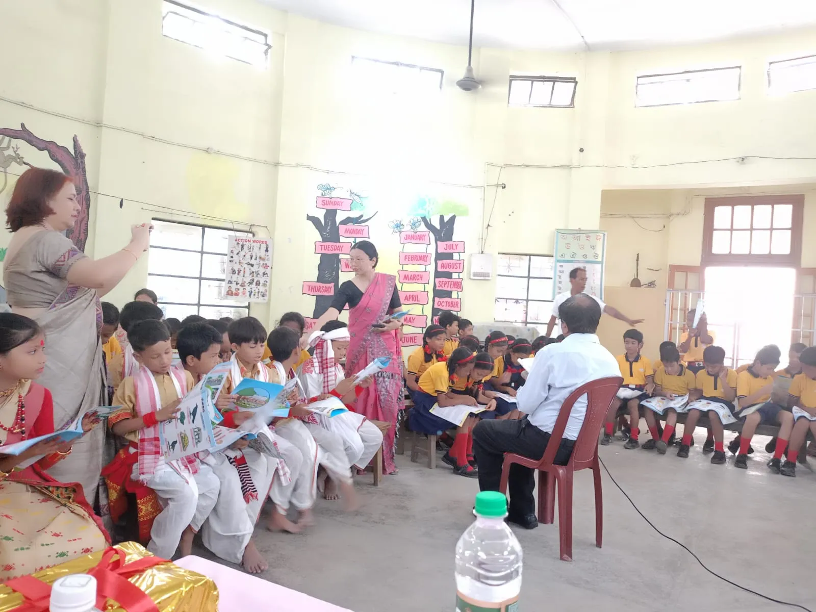 অনুষ্ঠানত ছাত্ৰ-ছাত্ৰীসকলে নিজৰ অনুভৱ প্ৰকাশ কৰে