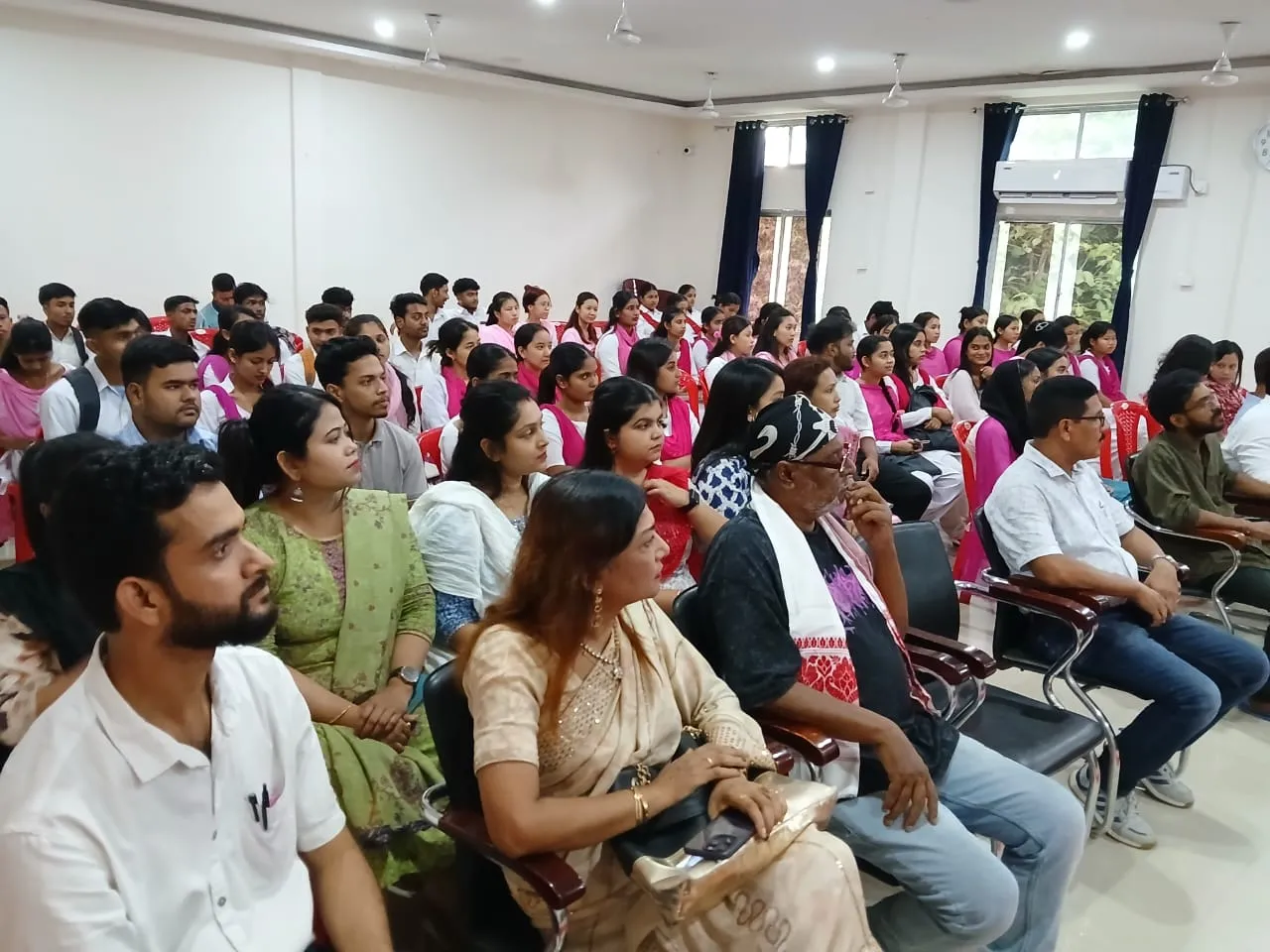 নগাঁৱৰ খাগৰিজান মহাবিদ্যালয়ৰ তোৰণ নিৰ্মাণৰ চেক প্ৰদান বিধায়ক ৰূপক শৰ্মাৰ