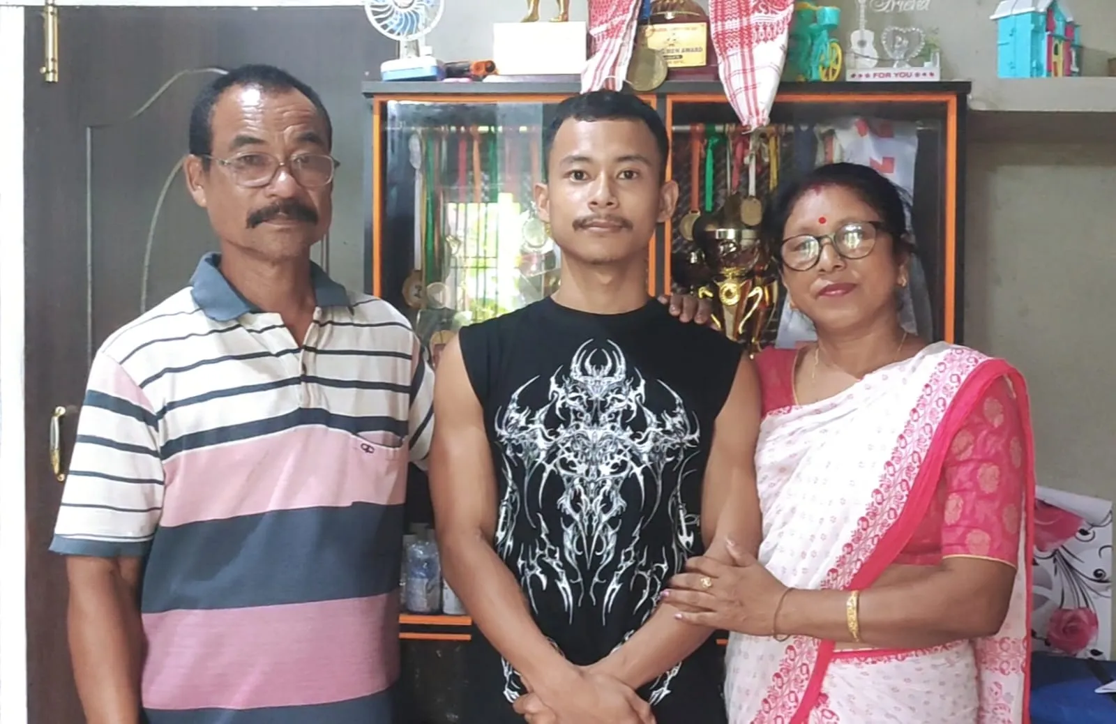 ভাৰত্তোলনত ৰাষ্ট্ৰীয় পৰ্যায়ত সফলতা অৰ্জনেৰে ৰাজ্যলৈ গৌৰৱ কঢ়িয়াইছে দেৱদত্ত টিমুঙে