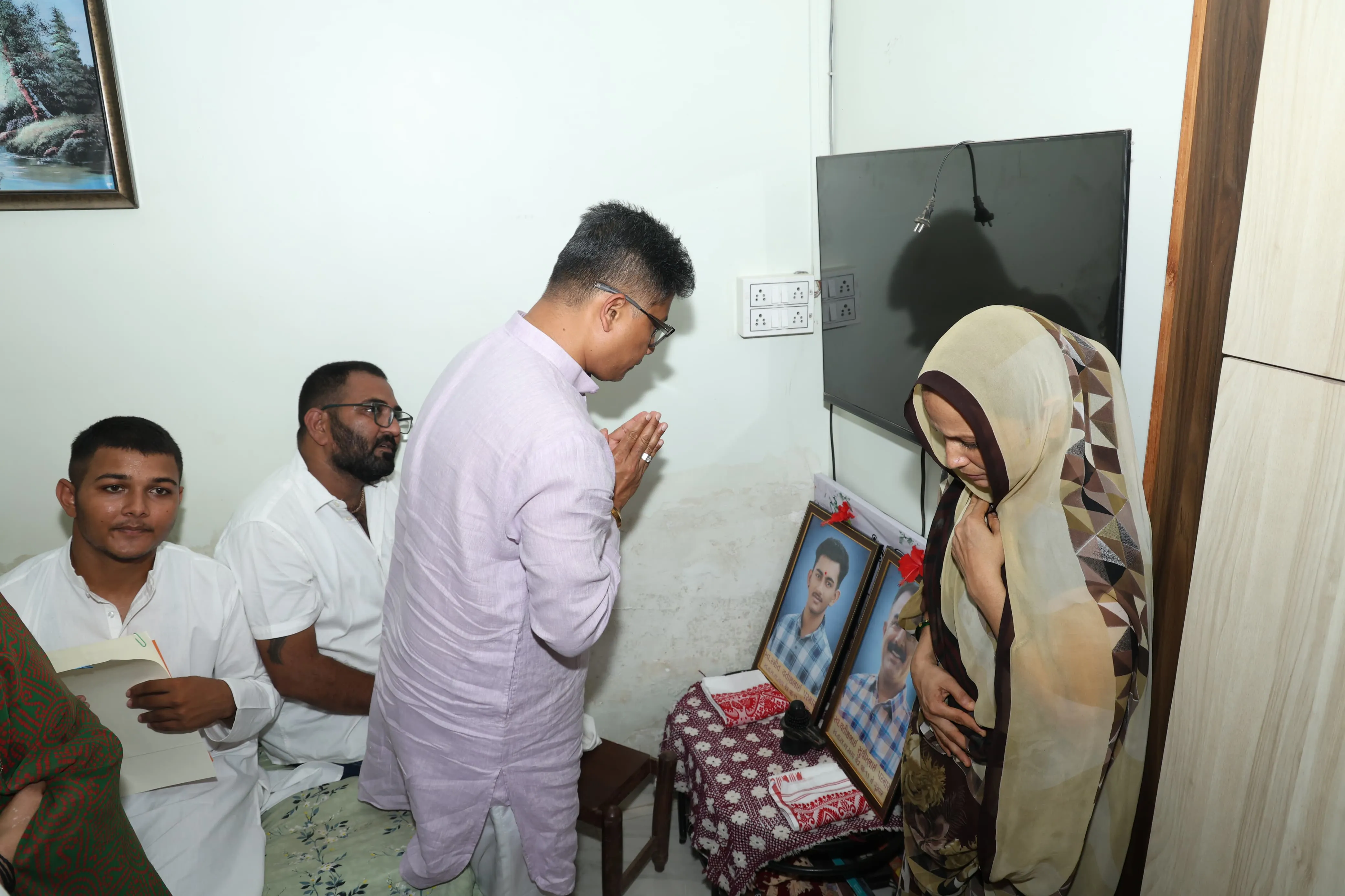 অসমবাসীৰ হৈ সমবেদনা জ্ঞাপন মন্ত্ৰী হাজৰীকাৰ