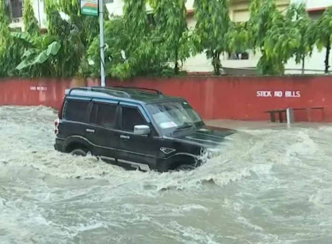 নাই খাদ্য, নাই খোৱা পানী, বন্ধ ব্যৱসায়ঃ গুৱাহাটীত এইসকলো অসহায়...