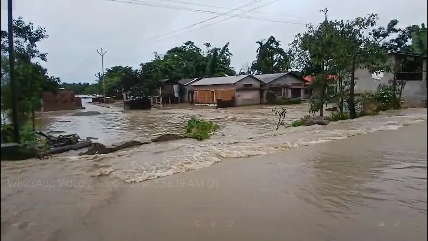 ৰঙা নদীৰ তাণ্ডৱঃ এজনে হেৰুৱালে প্ৰাণ, ২৩৪ খন গাঁৱত বান...