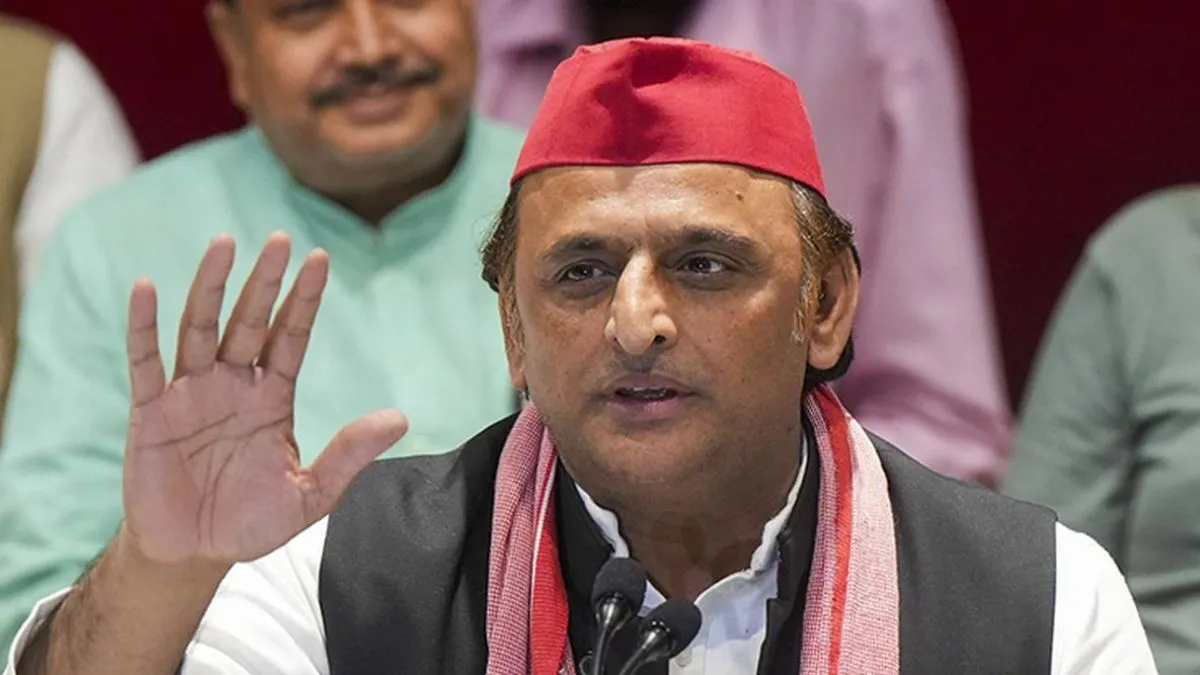sp chief Akhilesh Yadav got angry at Election Commission mentioning Ayodhya  robbery at the behest of BJP - 'बीजेपी के इशारे पर चुनाव आयोग ने डकैती की  थी…', अयोध्या का जिक्र कर