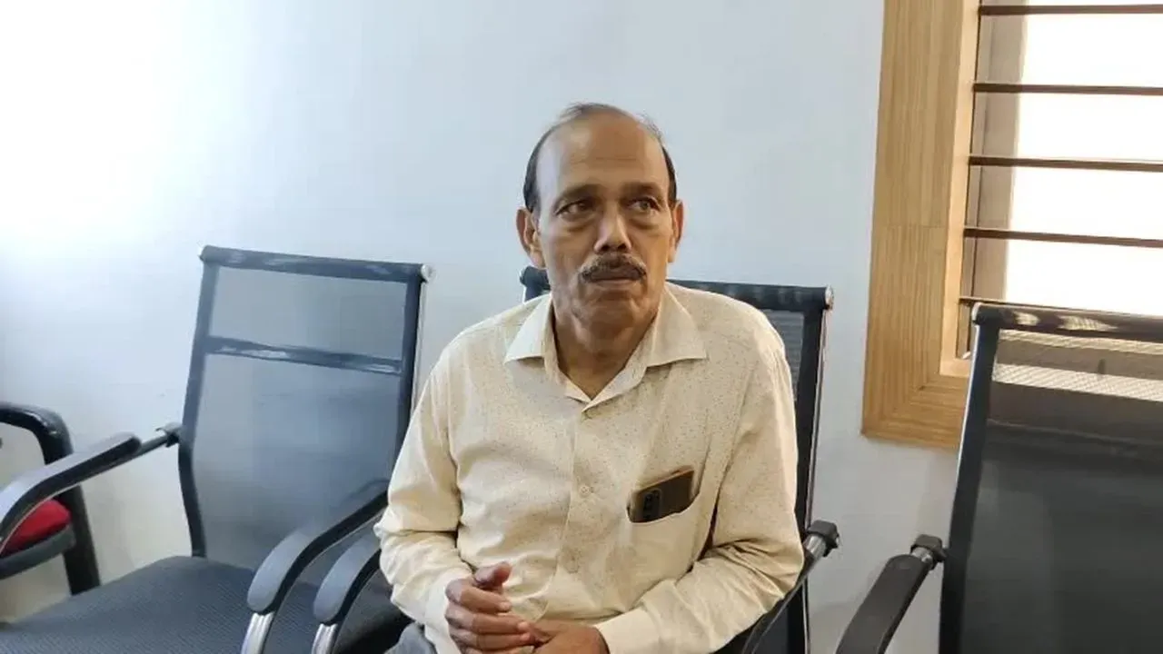 Janjgiir Digital Arrest Scam Victim Retired Clerk Devangan 