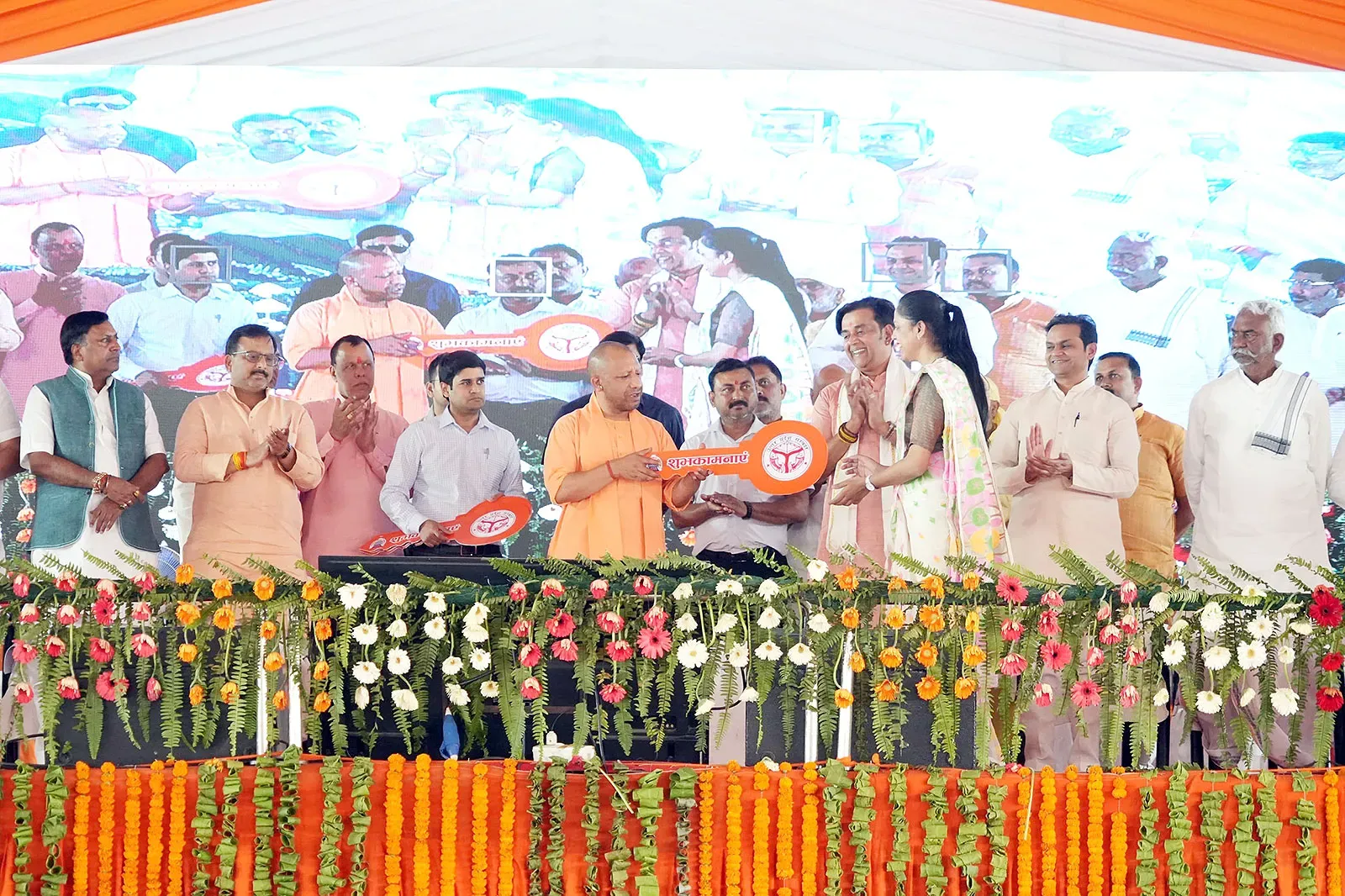 CM Yogi MP Ravi Kishan