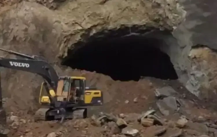 Madhya Pradesh Mhow under Construction Tunnel Accident