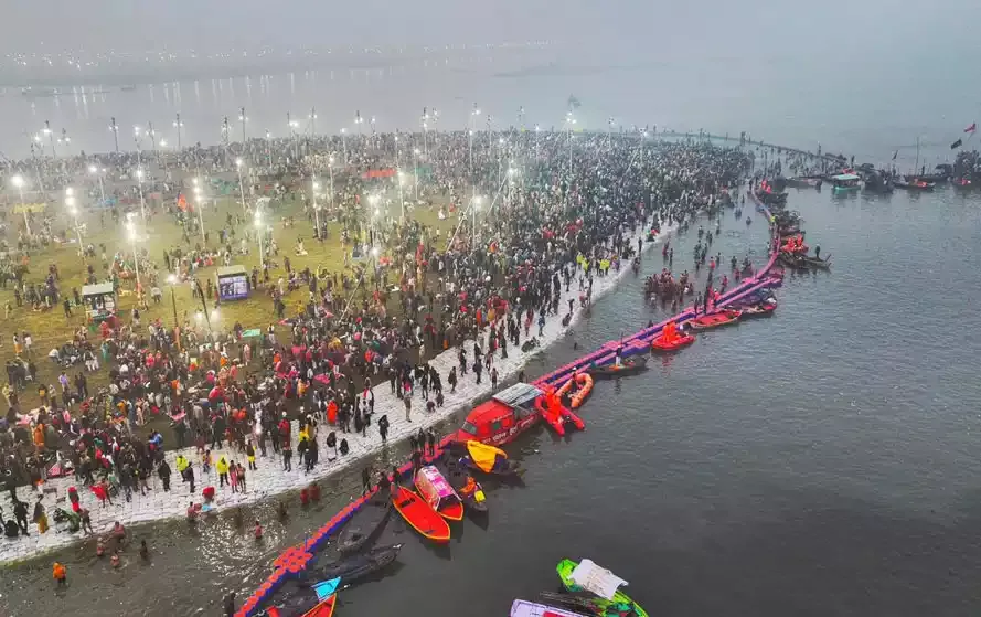 प्रयागराज में उमड़ा आस्था का सैलाब,अलसुबह‌ कड़ाके की ठंड में 40 लाख ने संगम में लगाई डुबकी