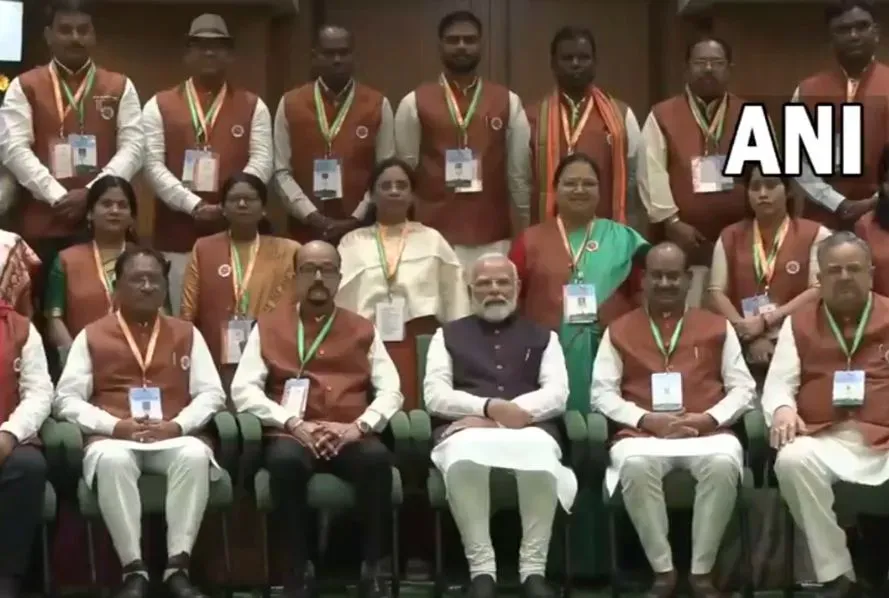 Prime Minister Modi reached the new assembly building