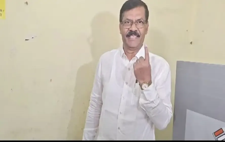 Raipur Rural MLA Motilal Sahu voted