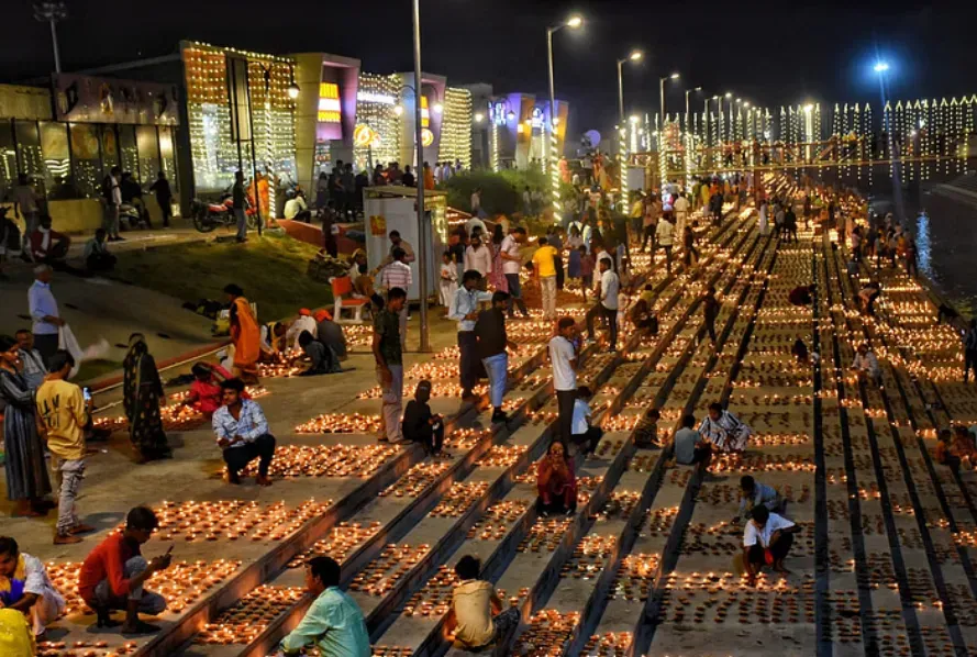 Ram Navami Ayodhya Saryu Ghat Diya Suryatilak 2025 (1)