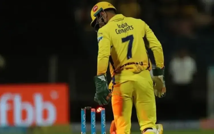 Mahendra Singh Dhoni Bijli ki tarah Haath