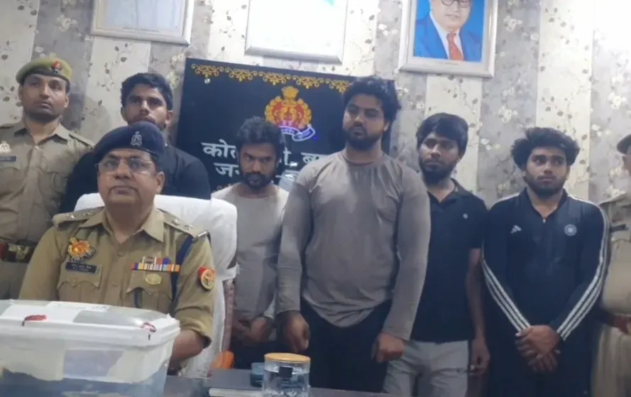 UP Baghpat police youth illegal weapons caught update