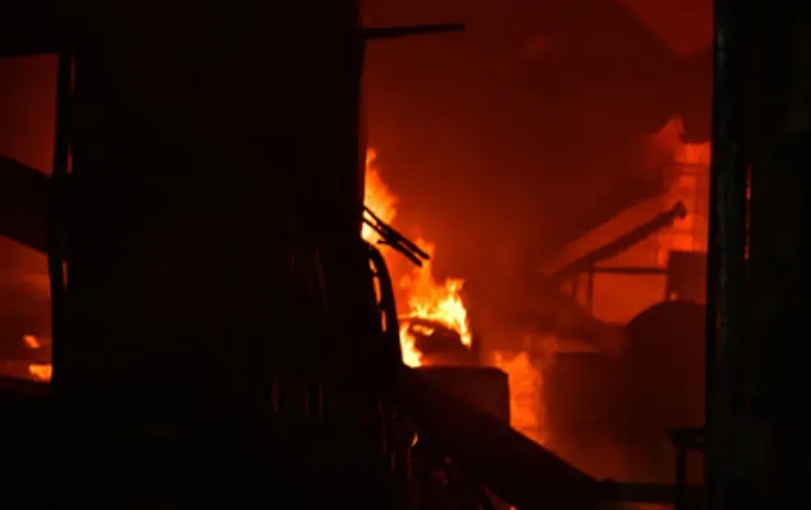 UP Lucknow Massive fire breakout juice factory owner worker died