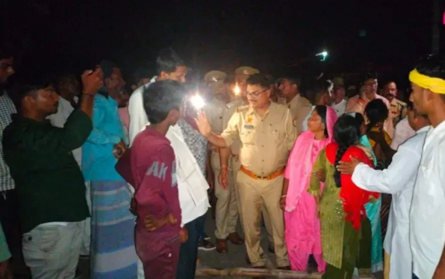 UP Sonbhadra major accident three people died truck crush update